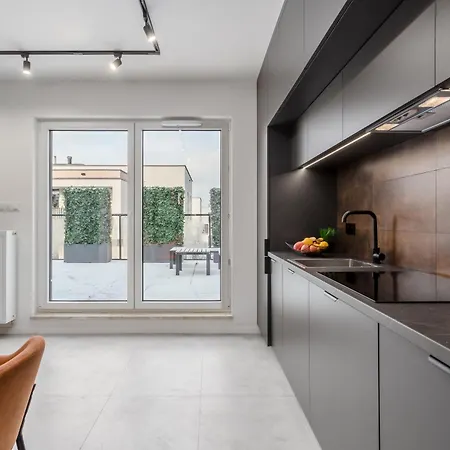 Apartment Jacuzzi Hideout - Private Terrace - Free Parking Warsaw
