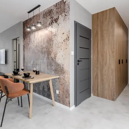 Daire Jacuzzi Hideout - Private Terrace - Free Parking Varşova