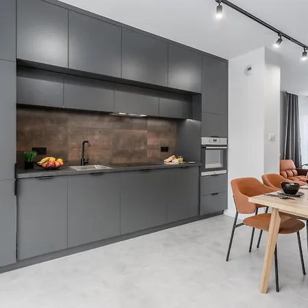 Jacuzzi Hideout - Private Terrace - Free Parking