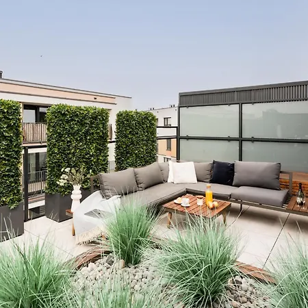 Jacuzzi Hideout - Private Terrace - Free Parking Warsaw
