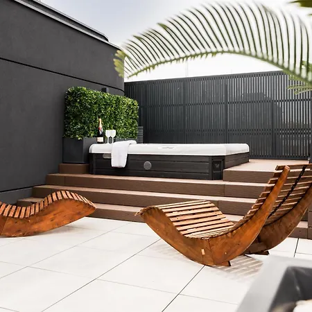 Jacuzzi Hideout - Private Terrace - Free Parking Appartement Warschau
