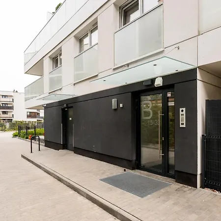 Jacuzzi Hideout - Private Terrace - Free Parking *