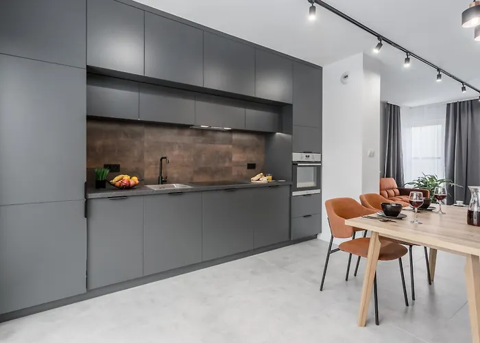 Jacuzzi Hideout - Private Terrace - Free Parking