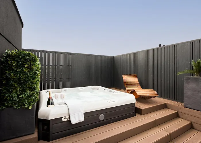 Apartamento Jacuzzi Hideout - Private Terrace - Free Parking *