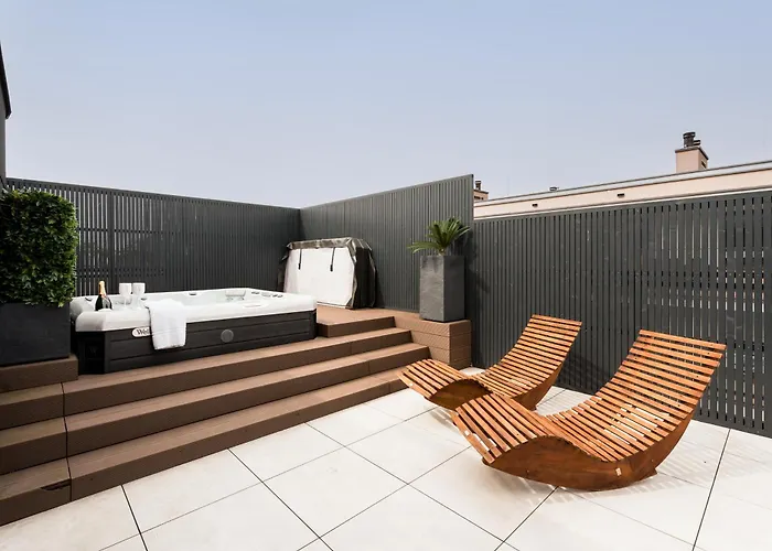 Jacuzzi Hideout - Private Terrace - Free Parking * Varsóvia