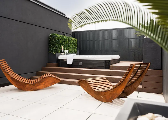 Jacuzzi Hideout - Private Terrace - Free Parking Apartamento Varsóvia