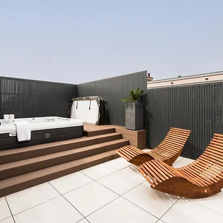Jacuzzi Hideout - Private Terrace - Free Parking * Varşova